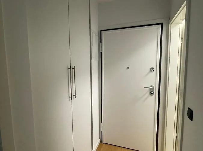 Naomi Znjan Lägenhet *