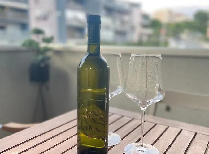 Naomi Znjan Lägenhet