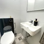 Naomi Znjan * سبليت
