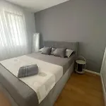 Naomi Znjan * سبليت