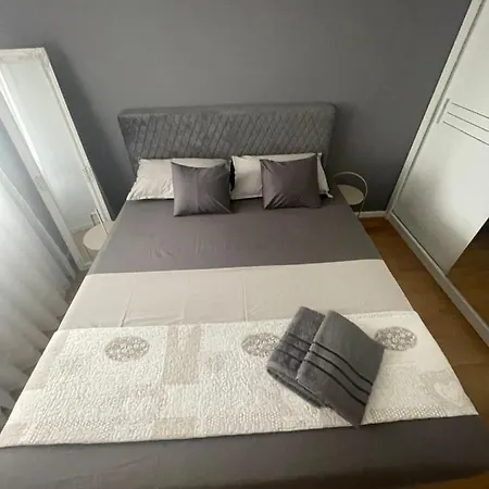 Naomi Znjan Apartment