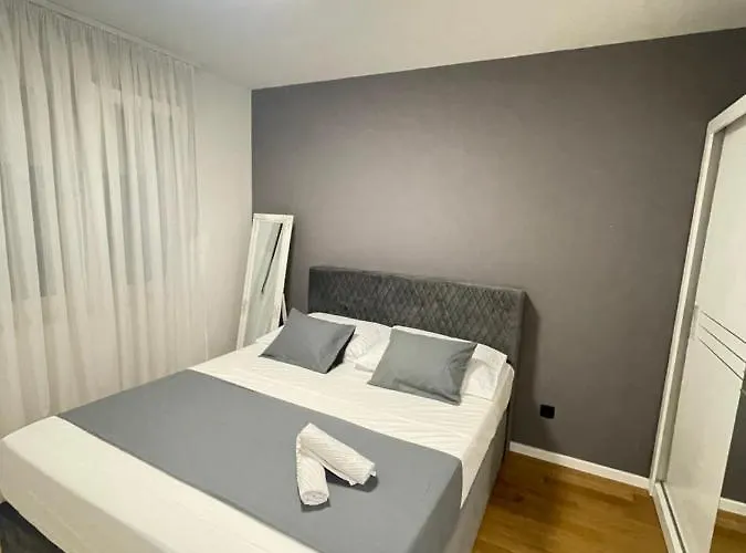 Apartment Naomi Znjan *