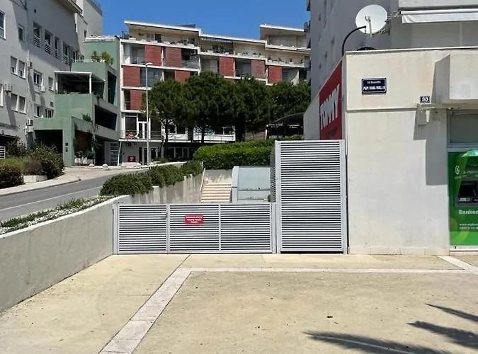 Naomi Znjan Apartment