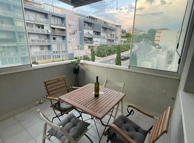 Apartment Naomi Znjan Split