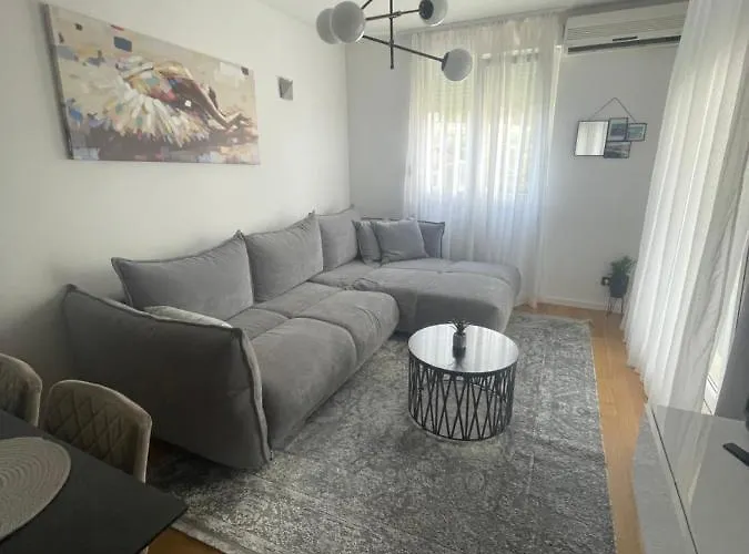 Naomi Znjan Apartment