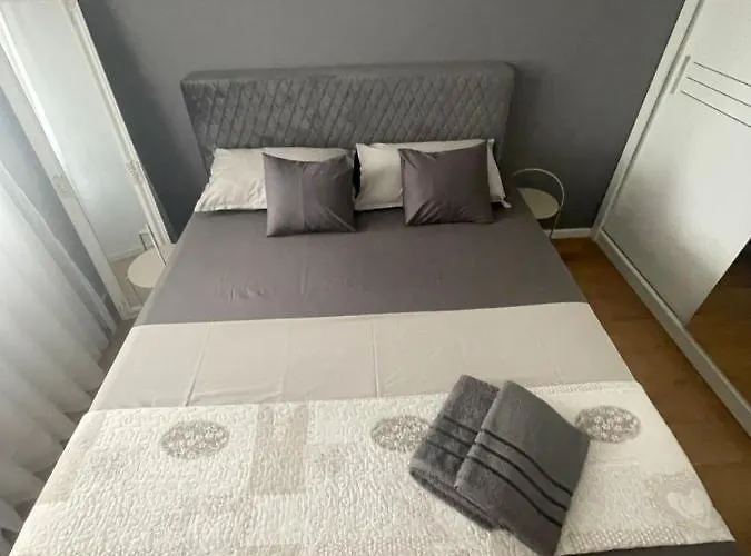 Naomi Znjan Apartment